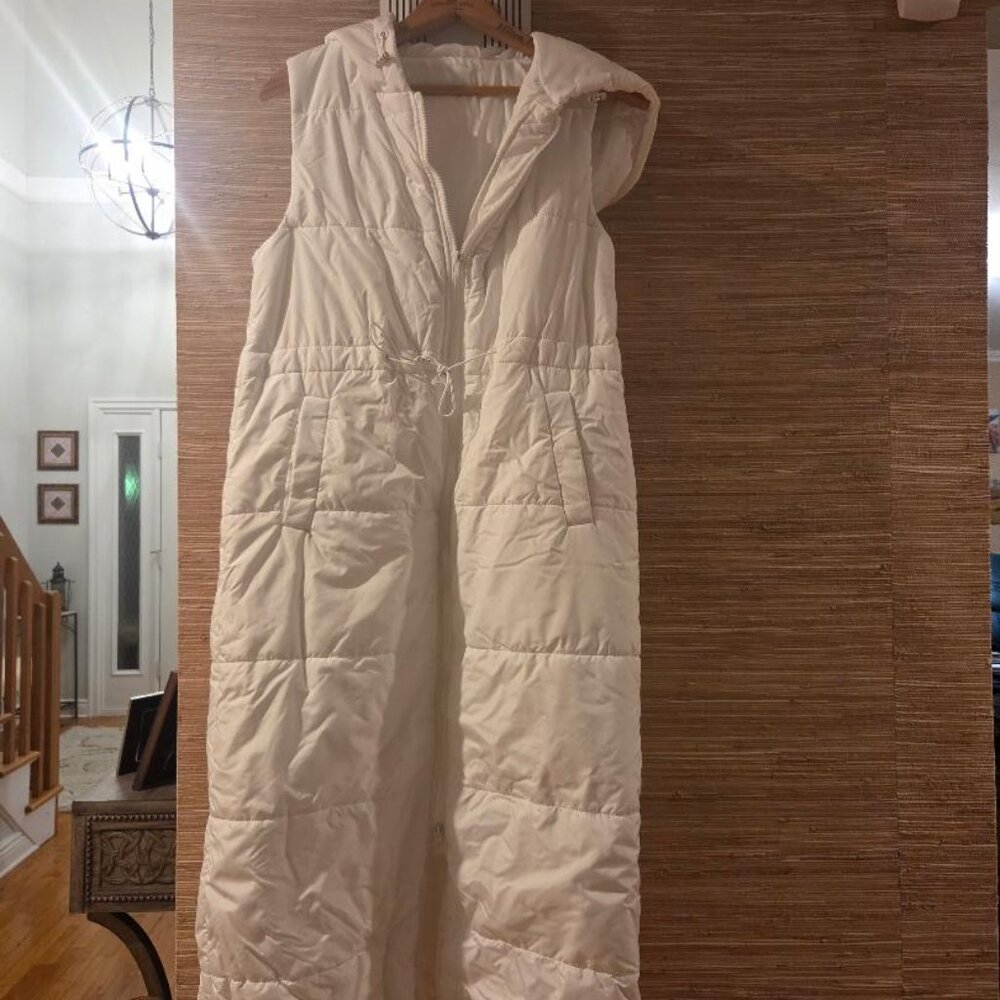 BRAND NEW-Long white puffer vest